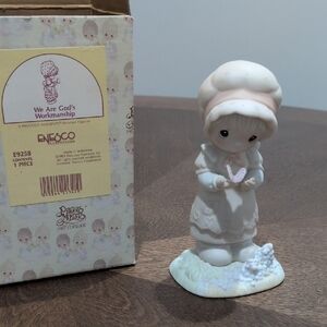 Enesco Precious Moments Figurine - Cream and White Delight